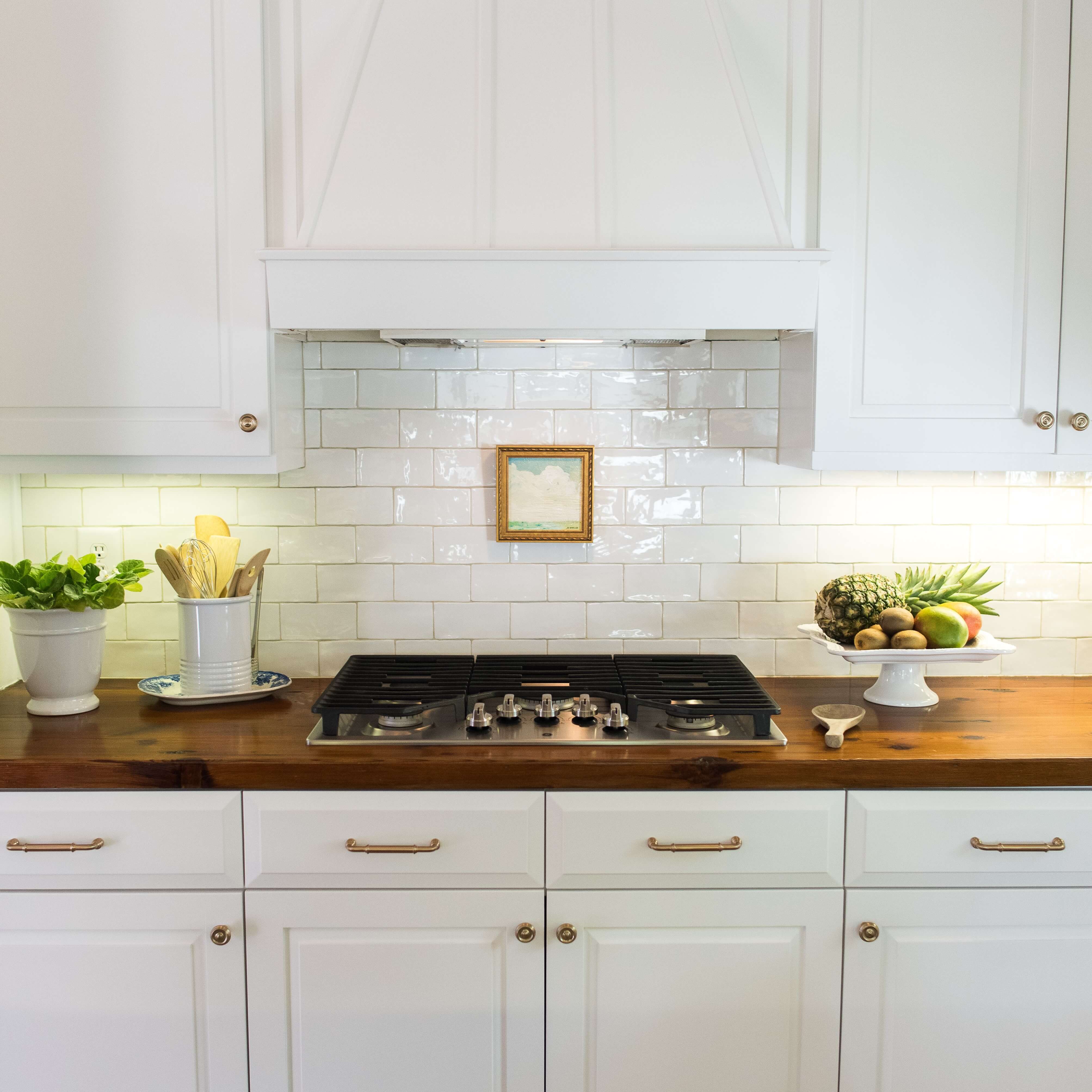 Backsplash over cooktop 