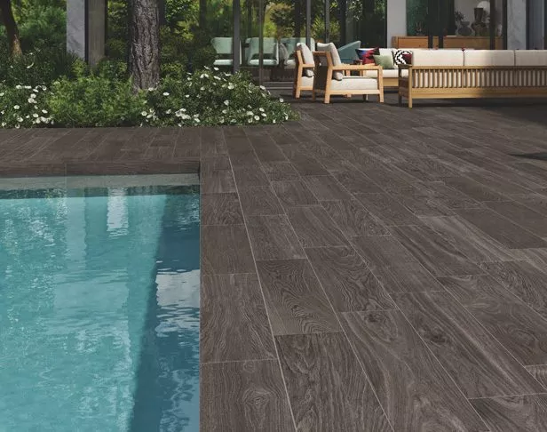 RuralRetreat_Twilight_woodlook_porcelain_tiled_pool_deck with wicker furniture